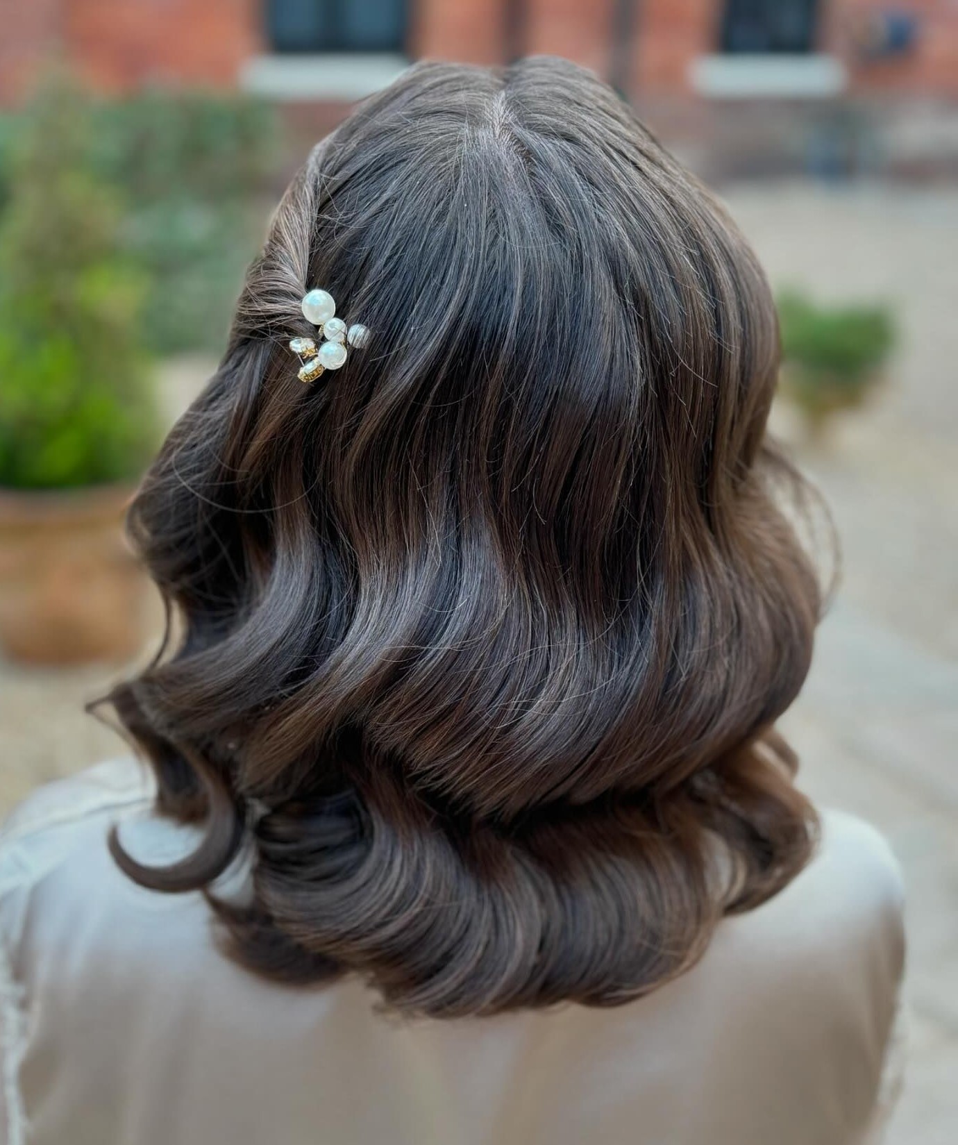 Hollywood Wave Lob with Pearl Barette